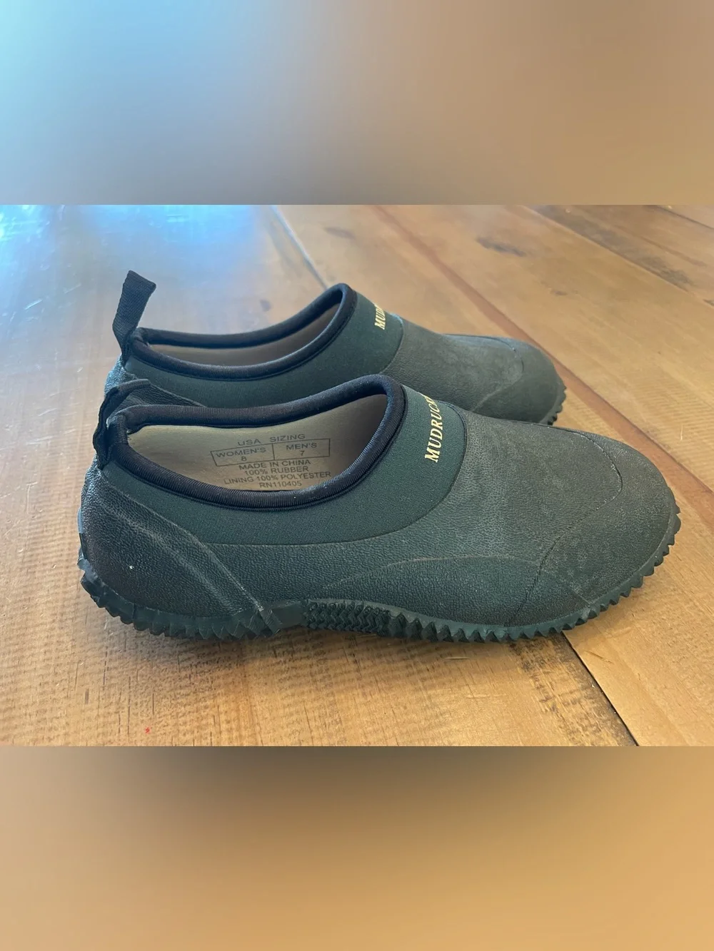 Mudruckers Green and Black Slip-On Water-Resistant Shoes